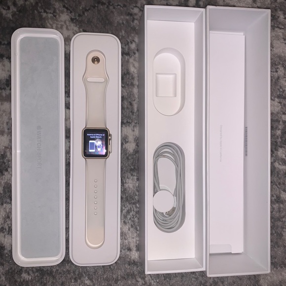 (Sold!!) Series 1, Apple Watch gold 38mm - Picture 1 of 11